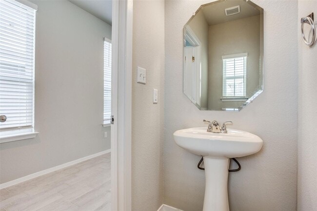Building Photo - 146 White Dunes Dr