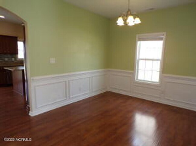 Building Photo - 4 Bedroom 2.5 Bathroom home located in Carolina Subdivision