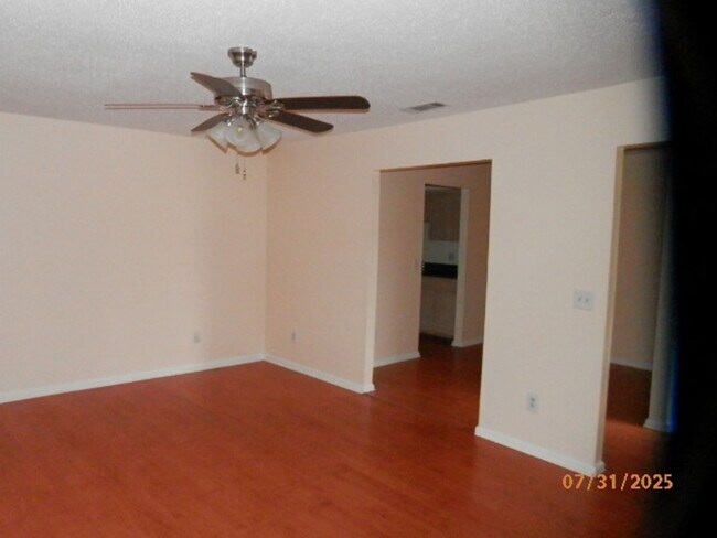 Building Photo - 1616 Seneca Ln