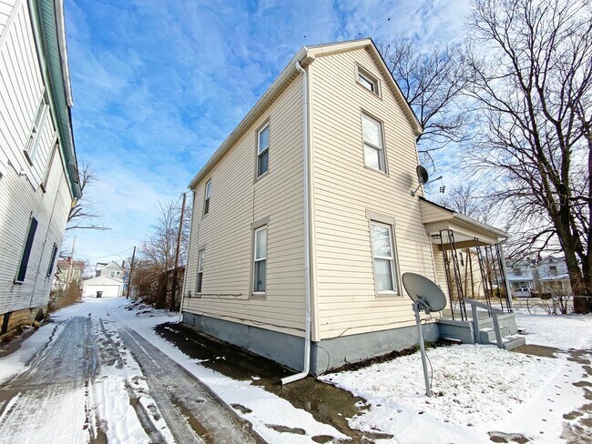 Building Photo - Burkhardt Home : **MOVE-IN SPECIAL: 100% O...