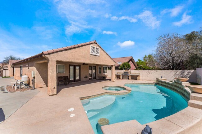 Building Photo - Gorgeous Mountains Edge Pool Home For Rent !