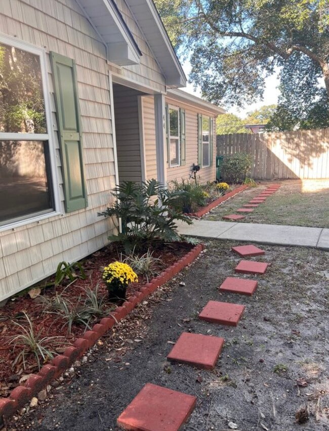 Building Photo - 44 Wildwood St