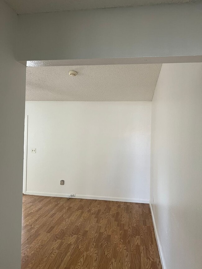 Building Photo - South Central Bakersfield House