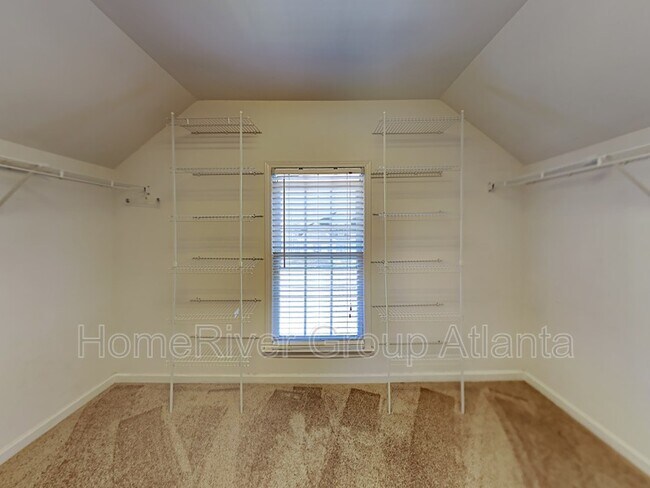 Building Photo - 1040 Queensgate Dr SE