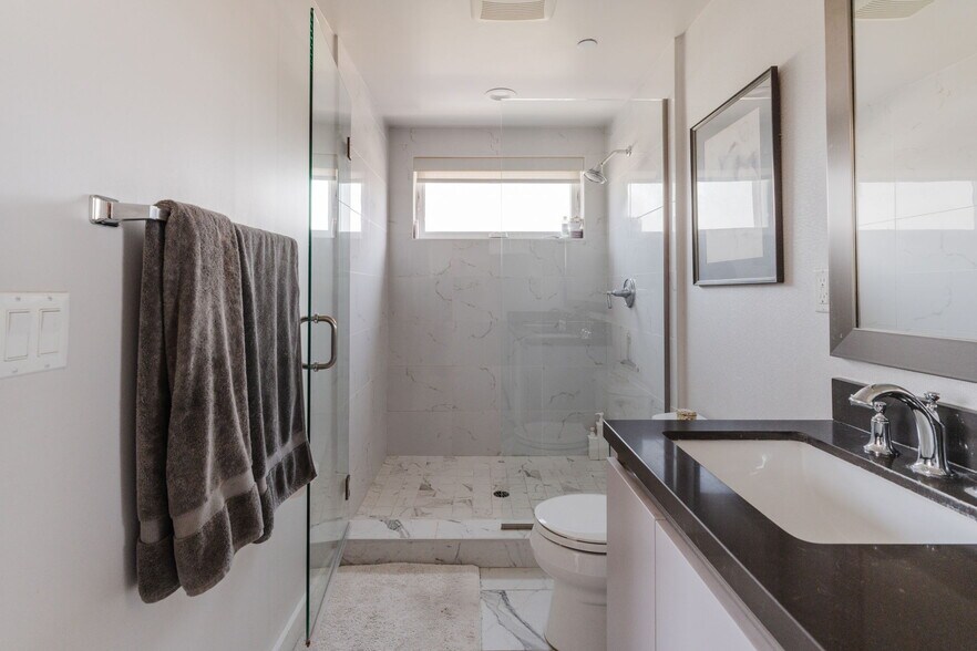 Building Photo - 6072 Pickford St