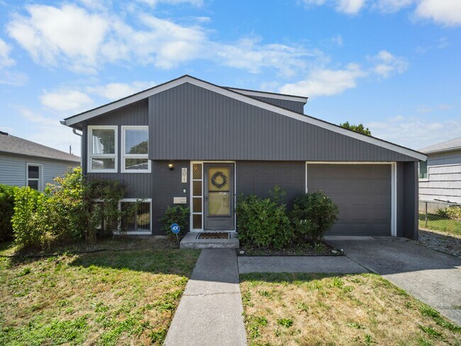 Building Photo - Spacious 2-Bedroom Home with Private Deck,...