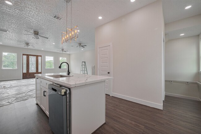 Building Photo - 2206 Hoskins Dr