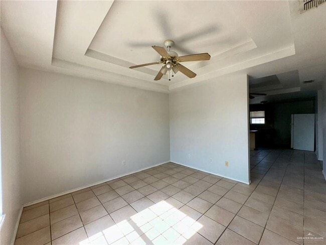 Building Photo - 7 Clavel St