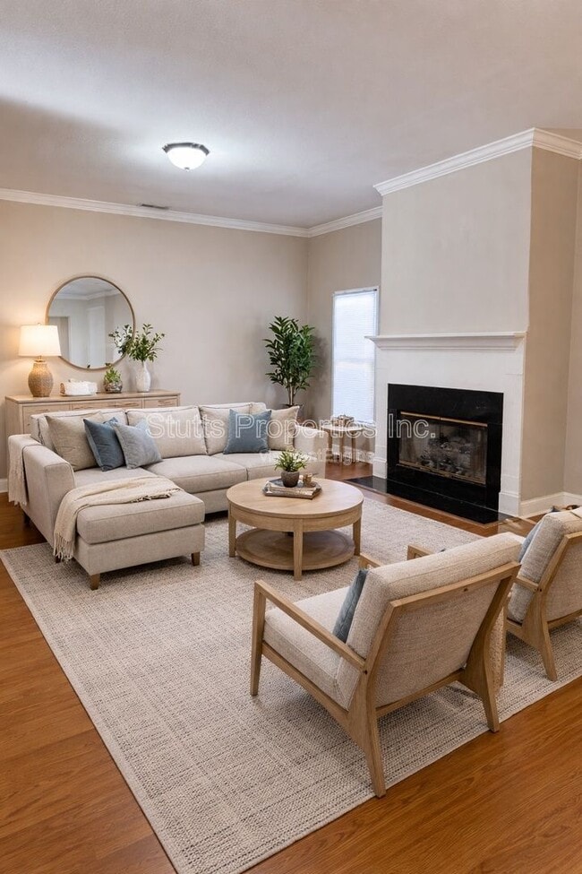 Building Photo - 202 S Cave St