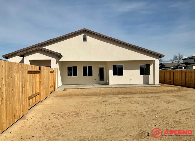 Building Photo - Spacious 4-Bedroom, 2-Bath Home with Fireplace, Garage & Full Appliances — No Pets