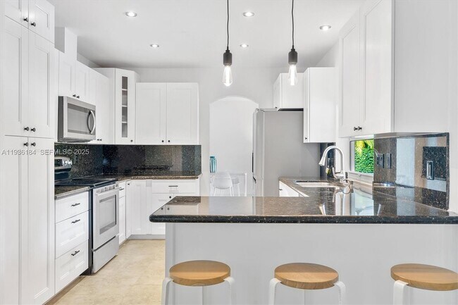 Building Photo - 7421 SW 145th Terrace