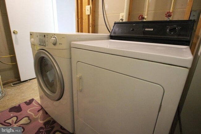 Building Photo - 10144 Reprise Dr