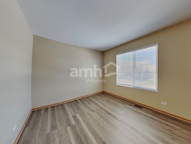 Building Photo - 39861 Waterloo Dr