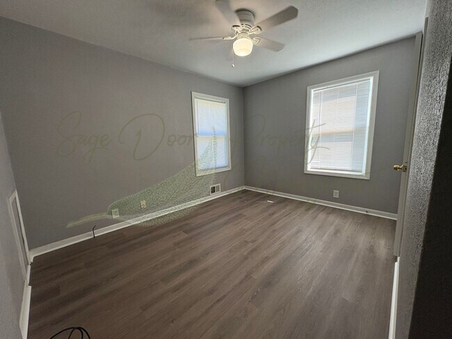 Building Photo - BRAND NEW FLOORING THROUGHOUT!!!
