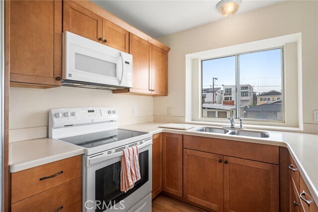 Building Photo - 358 28th St