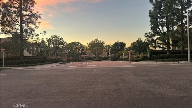 Building Photo - 449 Ridgeway