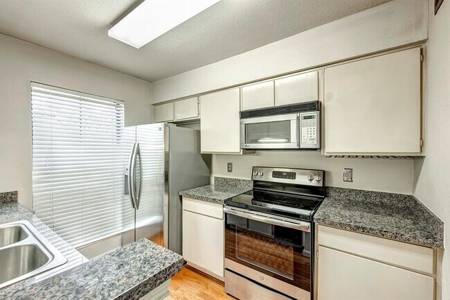 Primary Photo - 3700 W Clay St