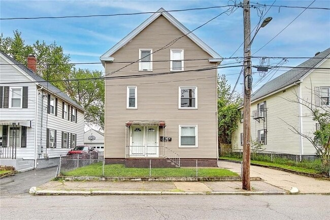 Building Photo - 137 Hunts Ave