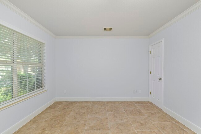 Building Photo - 15811 Vinemoss Ln