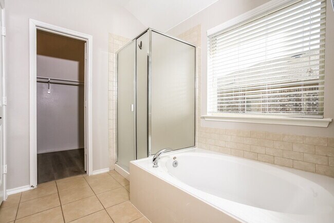 Building Photo - 3013 Melrose Dr