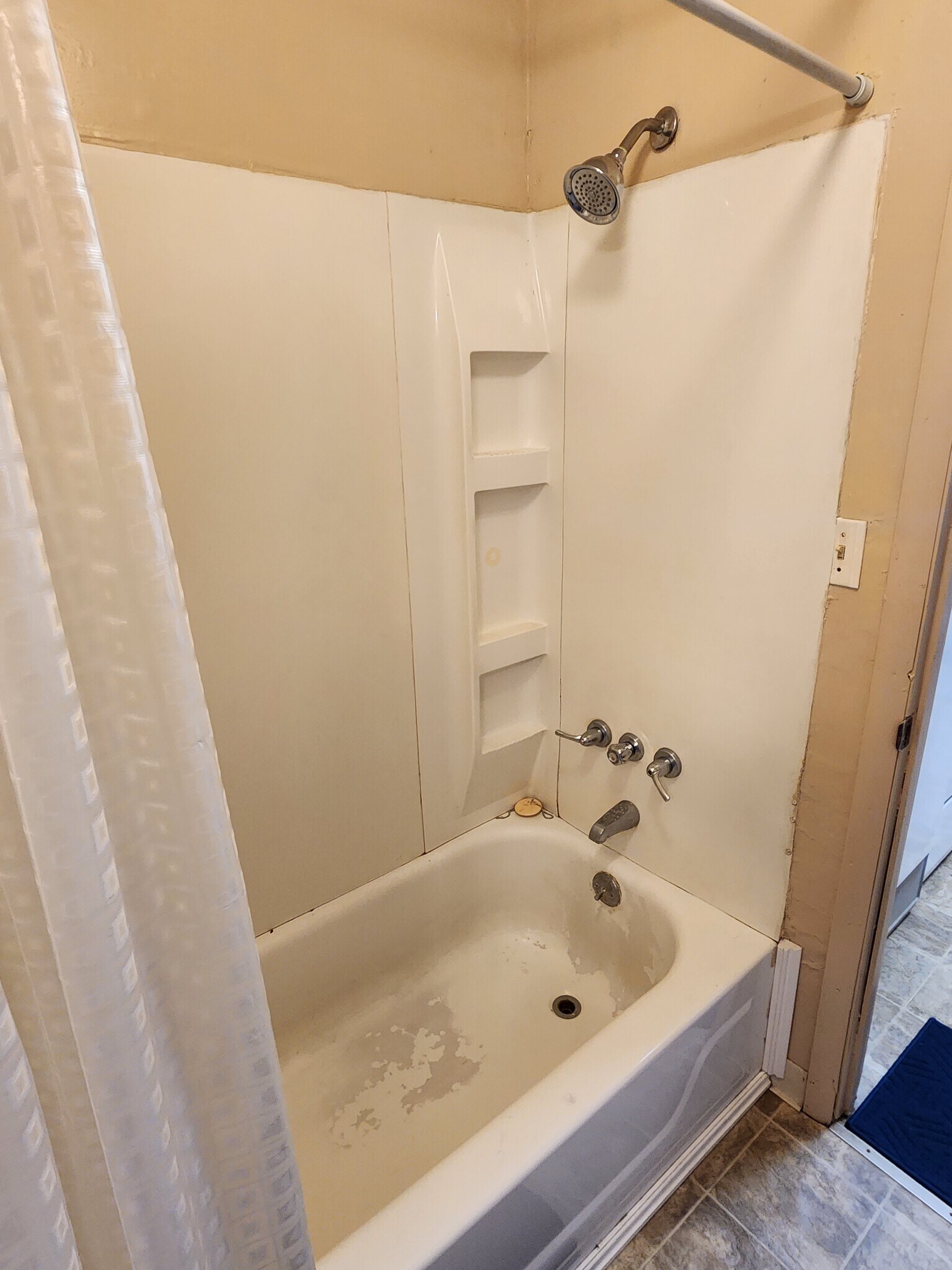 Bathroom - 1405 Randall St