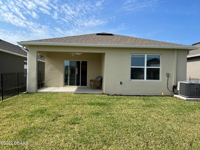 Building Photo - 325 Caryota Ct