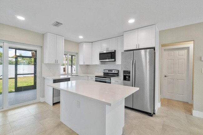 Building Photo - 245 SW 6th St