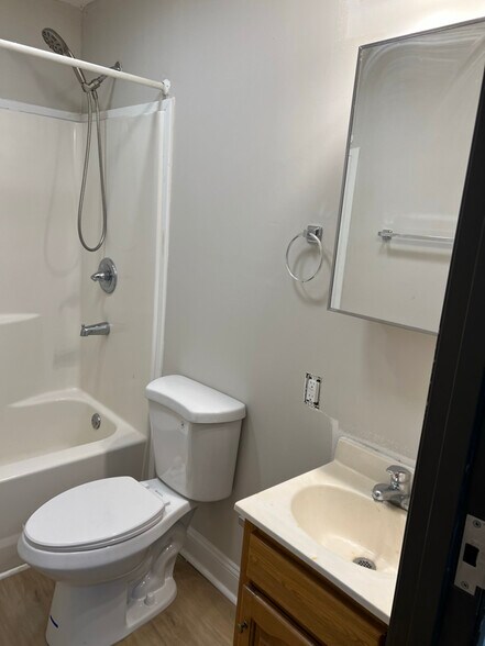 Building Photo - 124 Worthington Dr