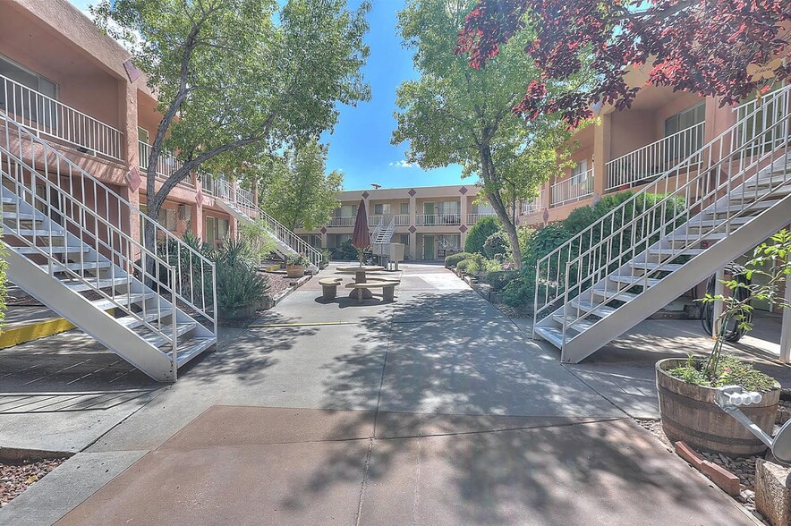 Primary Photo - White Oak Apartments