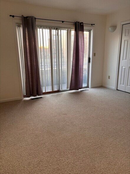 Building Photo - 31 Henry St