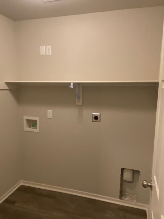 Building Photo - Preleasing Now! Four Bedroom | Two Bathroom Home in Fairview Haven