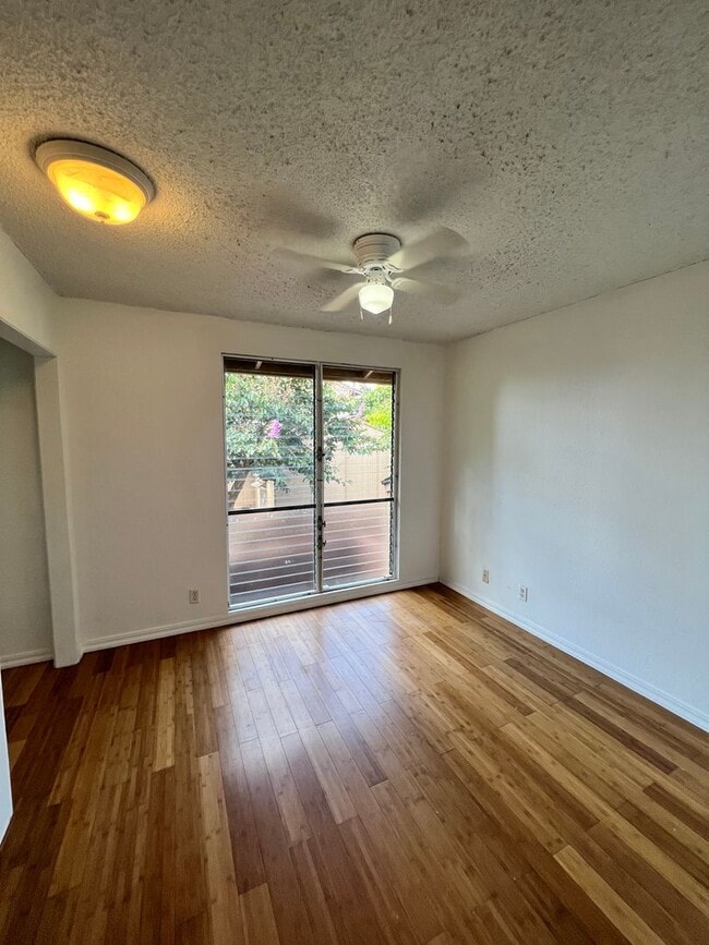 Building Photo - 4 Bed 2 Bath in Makakilo with Large Backyard!