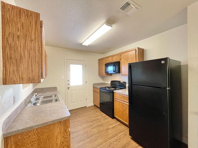 Building Photo - 1529 Justin Lp