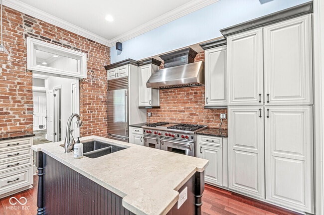 Building Photo - 331 N East St