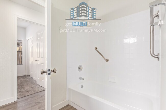 Building Photo - 234 N Heritage Dr
