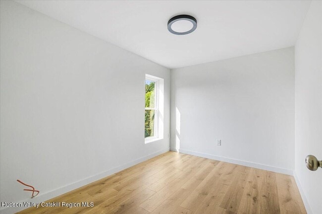 Building Photo - 9 Dubois St