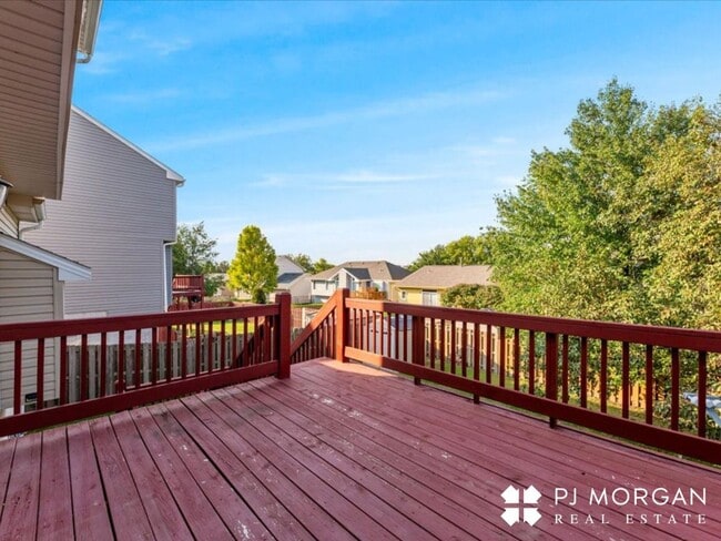Building Photo - 4 bedroom, 3 bathroom - Available 9/15- Co...