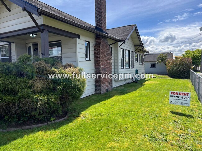 Building Photo - Wonderful corner lot home.