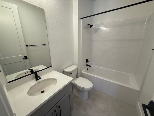 Building Photo - Brand New Townhome in Moonstone Community ...