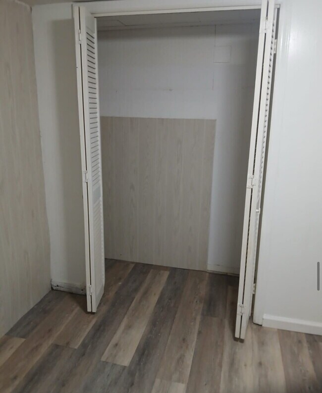 Building Photo - Private Basement Apartment with 2 Beds and...