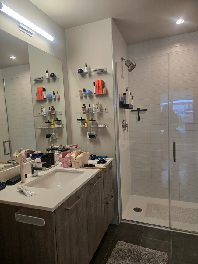 Building Photo - 1743 N Leavitt St