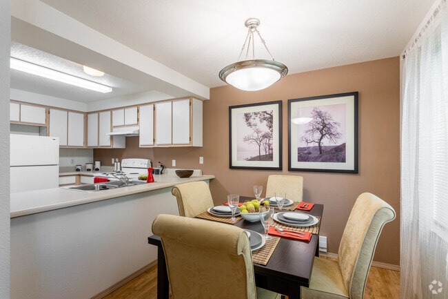 2BR, 1BA - 843 SF - The Crossings
