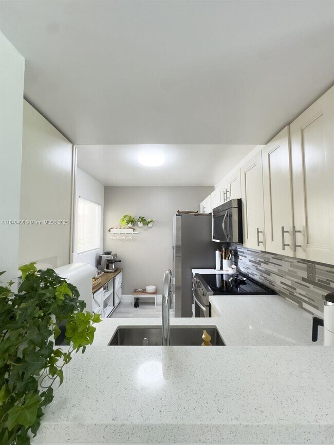 Building Photo - 1112 NW 125th Pl