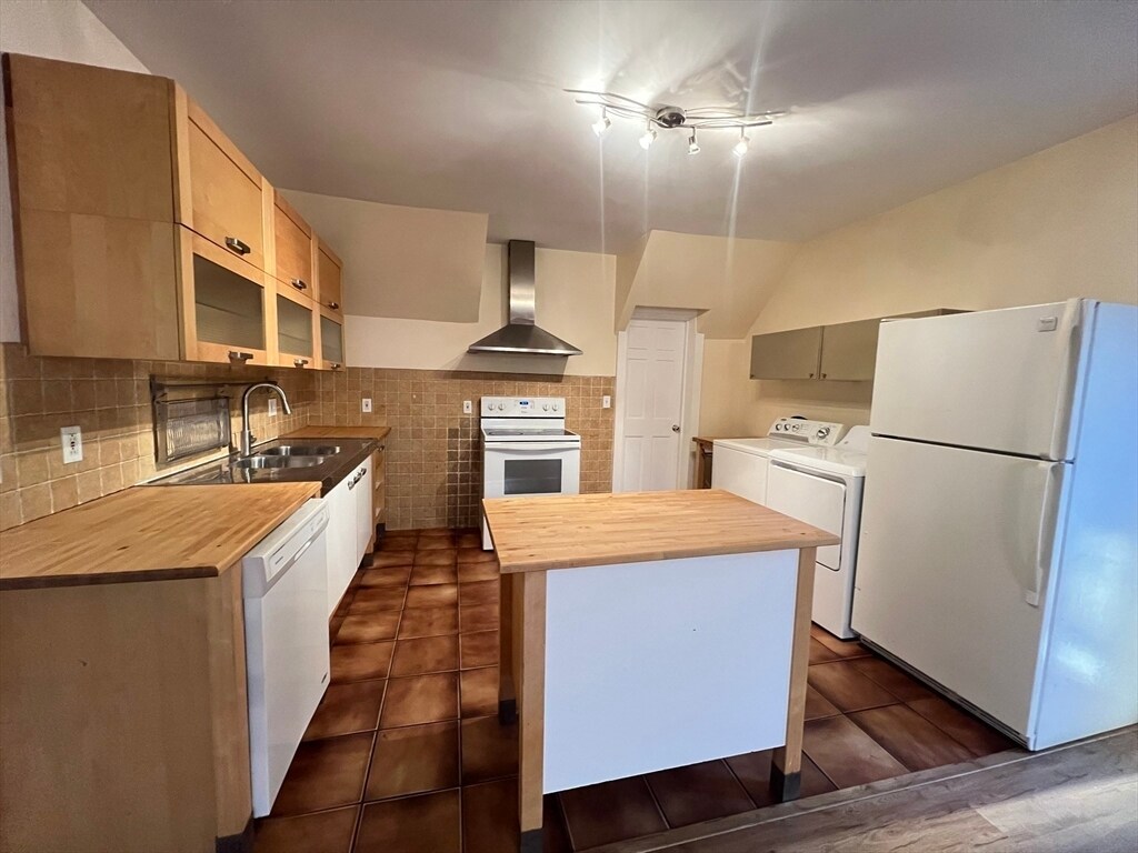 Building Photo - 14 Nelson St