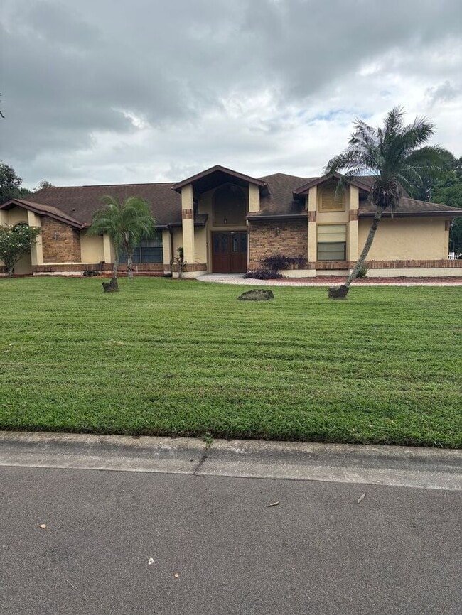 Building Photo - Kissimmee home with a lake view