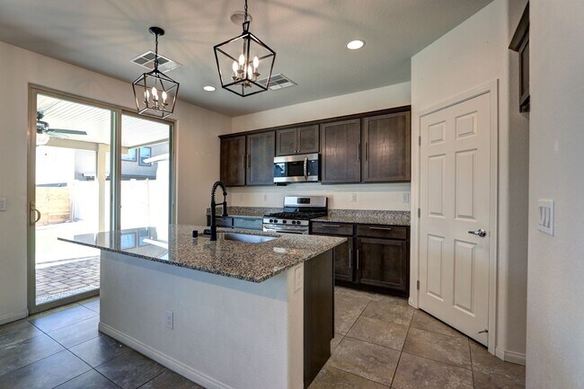 Building Photo - 5853 Lavender Breeze St
