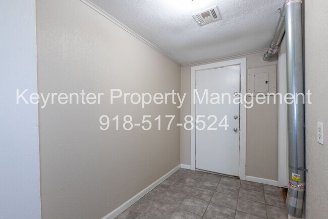 Building Photo - 1607 N Lewis Pl