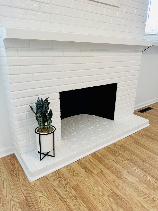 Building Photo - 808 Hibner Ave