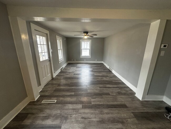 Building Photo - 216 W Dolman St