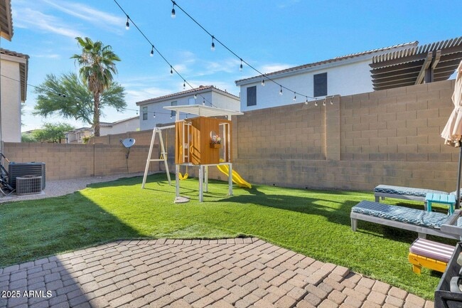 Building Photo - 7500 E Deer Valley Rd